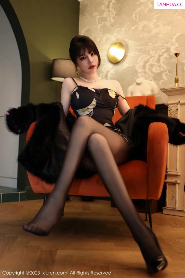   [XiuRen]高清写真图 2023.02.06 No.6220 桃桃子_ 黑丝美腿第28张图片
